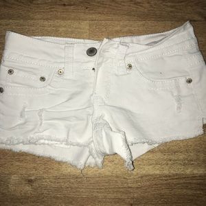 White shorts low rise